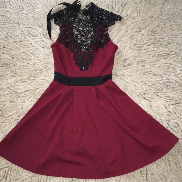 Windsor Dresses & Skirts - Red Dress Windsor Dresses & Skirts - Red Dress